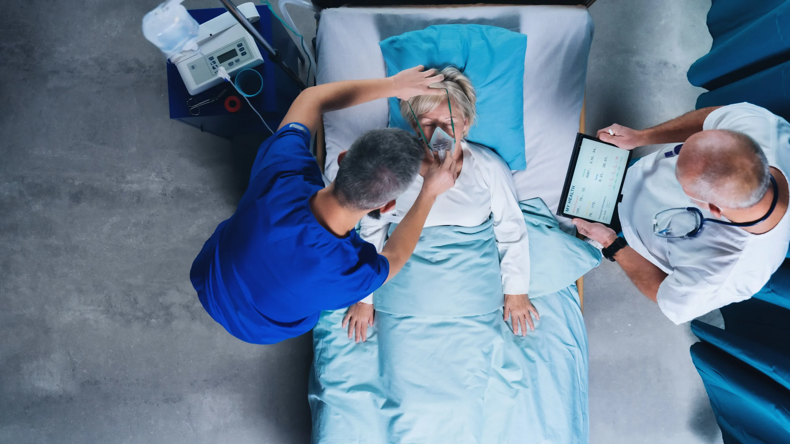 Bedside patient handoff during a fixed-wing air ambulance transport